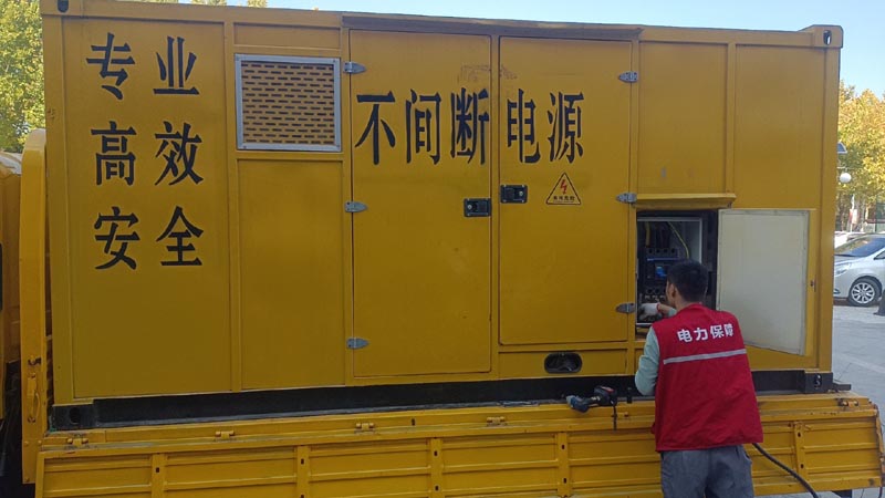 岚皋柴油发电机组和UPS电源配合使用时，如何避免切换过程中的电力中断？